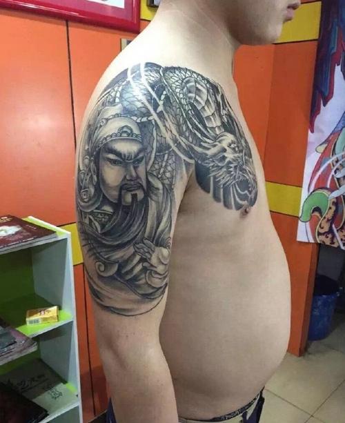 关公邪龙结合的炫酷手臂纹身图案