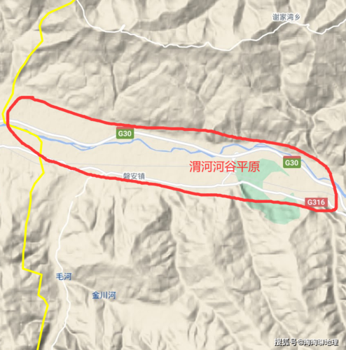 甘肃天水市的一个镇,位于河谷平原中,既有国道和高速,又有铁路