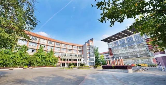 要说公立高中当中谁最有实力挑战四七九,那肯定非川师附中莫属.
