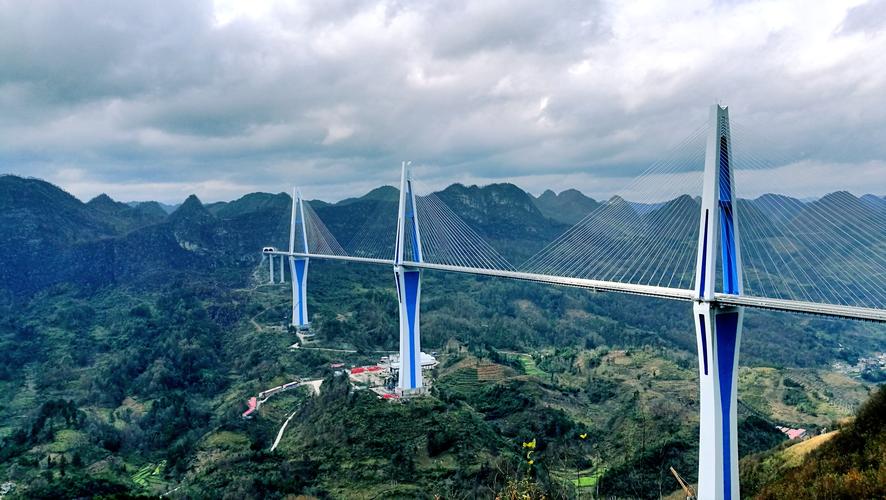 世界上最高的桥梁——贵州平塘特大桥