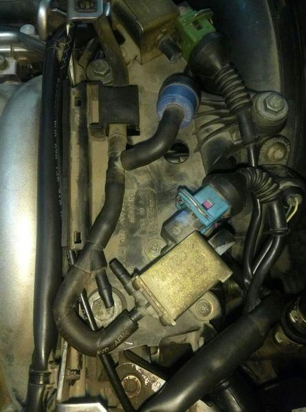 老奥迪a6进气支管上的真空管怎么插,带图