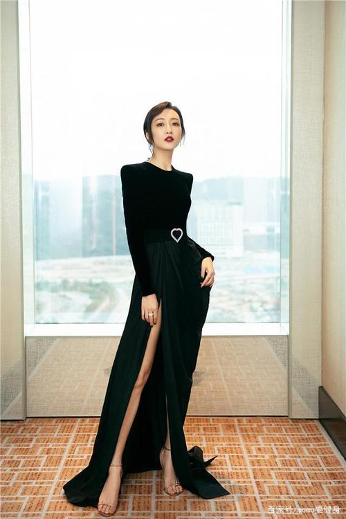 王鸥的手好看?她的身材才是真绝色!紧身裙高开叉完全