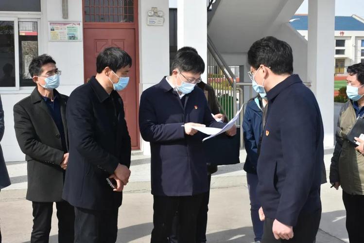 镇党委书记 路红升,宣传委员吴新星,纪委书记施文亮等人 陪同.