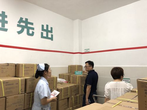 ab液粉库房,"先进先出"标识牌立体醒目