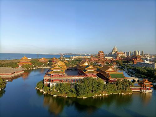 蓬莱·三仙山一一再现神话仙境整个景区由三和大殿,蓬莱仙岛,方壶胜境