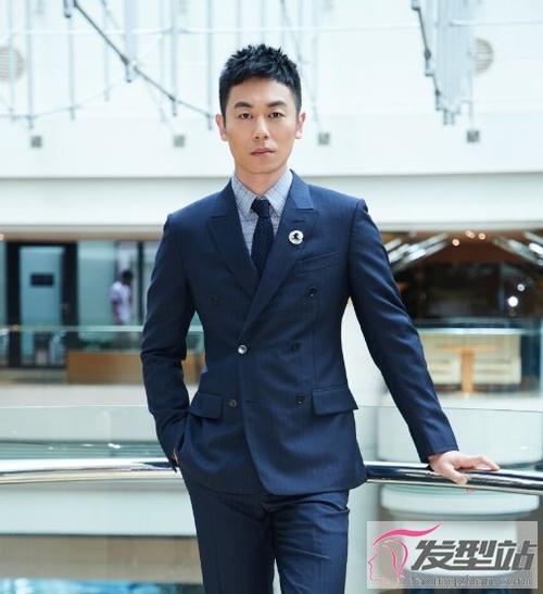 男生穿西装搭配什么发型帅气时尚短发展现男士魅力