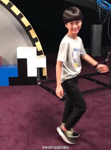 天天"视察"张亮工作 几天不见又长高(2)