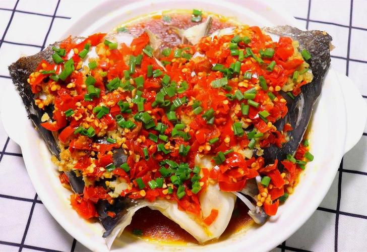 超上档次的剁椒鱼头,宴请朋友倍有面子,鲜香麻辣,比饭店还好吃