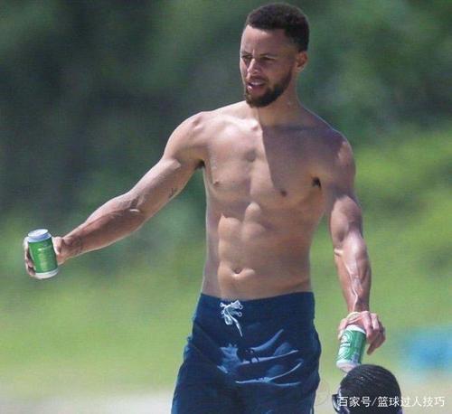 瘦子脱下球衣满身肌肉!戈贝尔8块腹肌如刀刻,林书豪