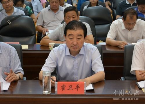 (天水市副市长霍卫平在天水分会场参加会议)