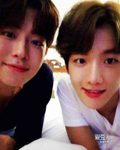 exo分享160825伯贤晒和十三皇子合照最强颜line迷倒镜头少女心