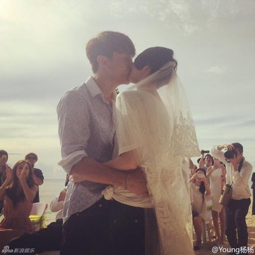 李承铉海岛求婚戚薇办浪漫婚礼_高清