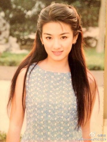 黄奕微博晒大学青涩照 长发妹追忆青葱岁月