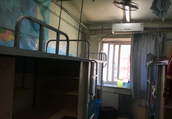 原创"叙利亚风"大学宿舍火了,充满颓废感,研究生看完破防了