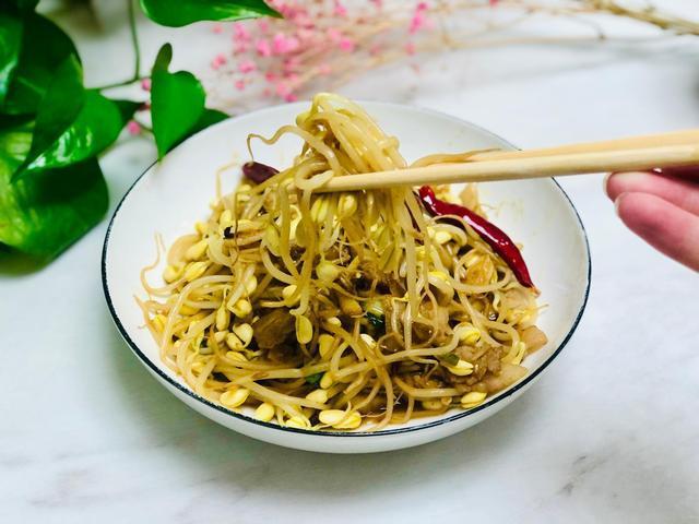 做黄豆芽炒肉时多加一个小步骤豆芽没腥味入口爽脆越嚼越香