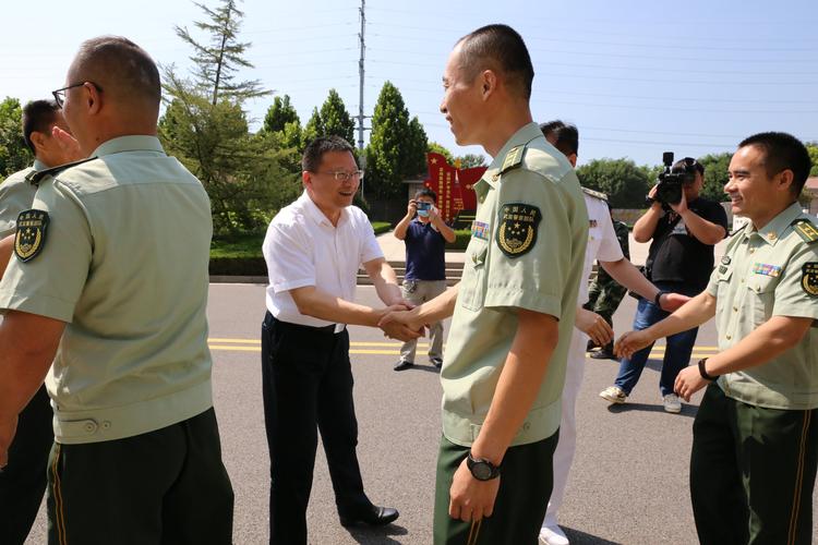 历城区领导"八一"前夕走访慰问武警山东总队训练基地