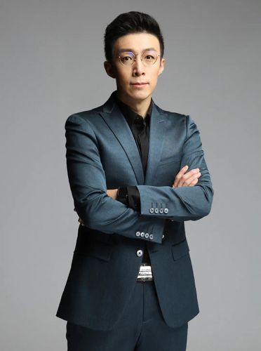 天津海河传媒中心主持人大卫(左)和佟森(右)天津海河传媒中心主持人
