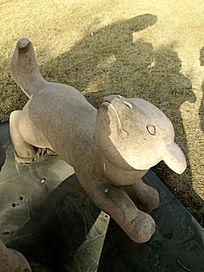 手绘趴着睡觉的小狗