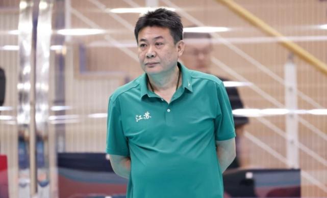 女排新帅面临难题!蔡斌5