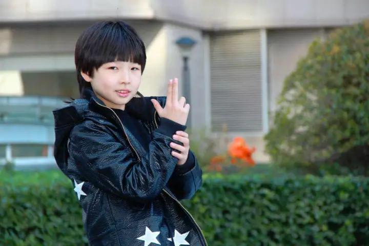 李嘉豪 —— 全能小明星,舞台上行走的力量