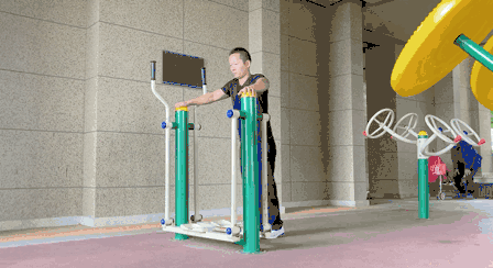 户外健身器材平步机还能这么玩真是刷新了我的认知