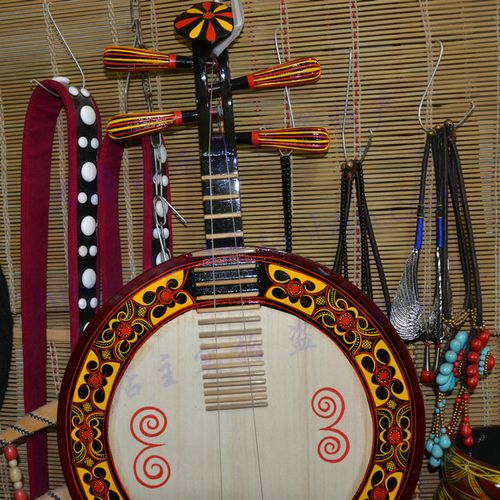 四川大凉山彝族民间漆器彩绘手工艺品 木质月琴二弦月琴 彝族乐器