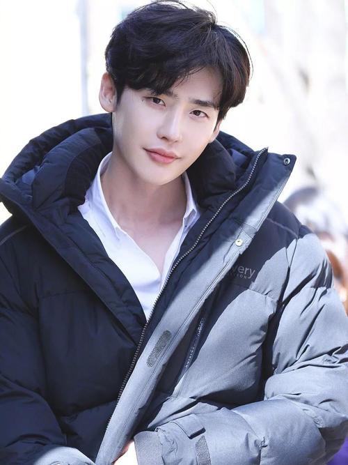 还是下面这几款齐刘海▽碎刘海▽三七分▽四六分▽纹理烫▽两边铲▽