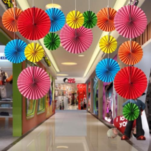 新年商场橱窗空中吊饰纸扇幼儿园走廊挂饰教室环境布置彩扇花装饰