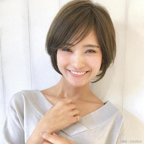 圆脸的女生应该如何选择发型才会让自己看起来显脸小