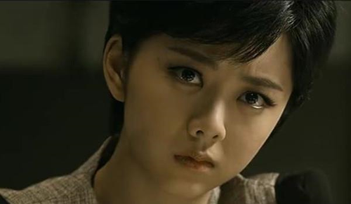 13年23岁的谭松韵参演了由孙红雷,郭富城等主演的影片《全民目击》