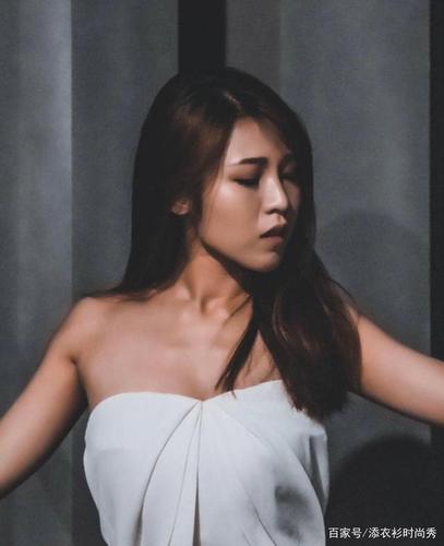 顶级杂志《maxim》最新封面女郎写真,明艳动人,大家
