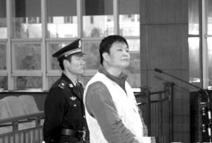 2007年4月9日下午3点半,56岁的许晓刚站在浙