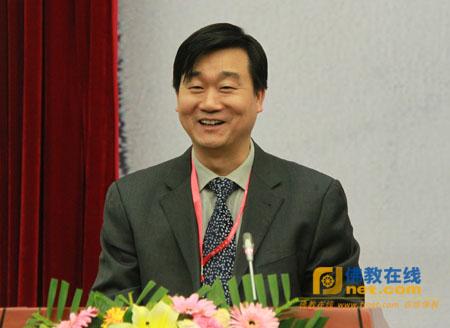 开幕式由北京大学佛学教育研究中心主任李四龙教授主持