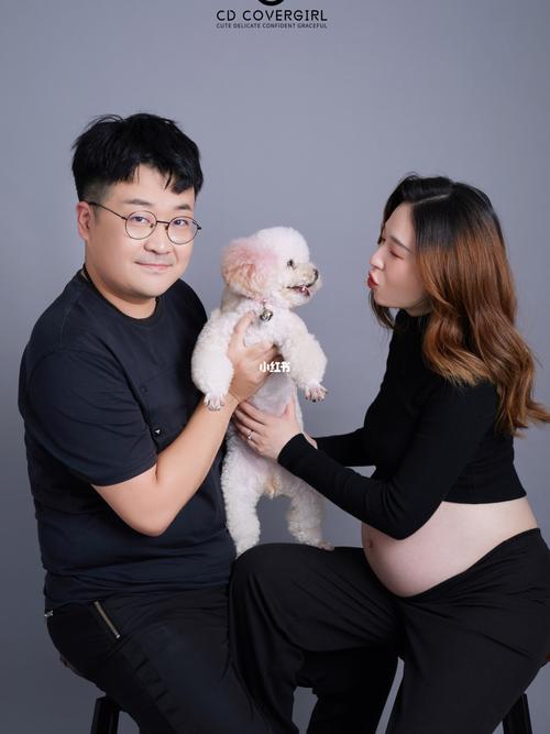 极简孕妇照 记录纪念一家四口的全家福_孕妇照_摄影_全家福_写真_封面