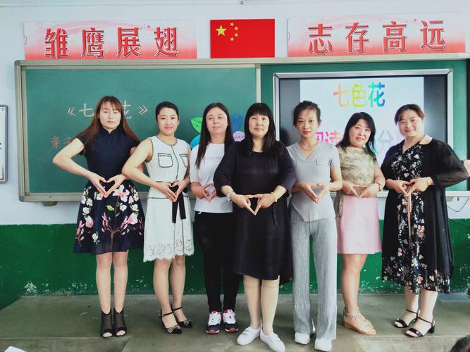 隆化第二中学附小二年级开展"亲子共读 交流分享"的读书活动