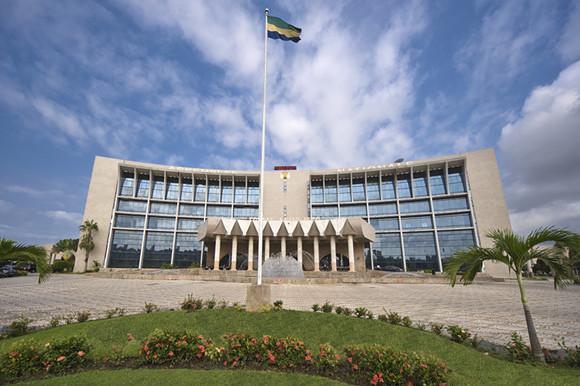 经济技术合作协定提供的贷款     项目简介:加蓬国民议会大厦位于首都