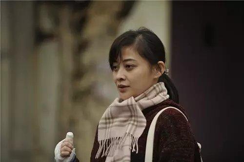 《推拿》中柔弱无力的梅婷▽