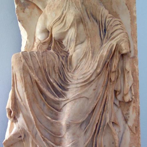 《正在系鞋带的尼克女神》古典时期(希腊)-雕塑作品欣赏(一百二十五)