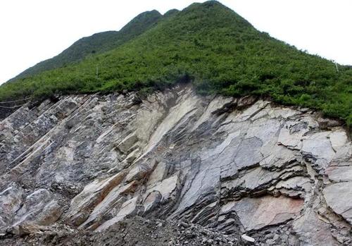 高陡边坡露天矿山之分层采矿法_开采
