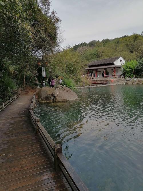 游览珍珠泉风景区