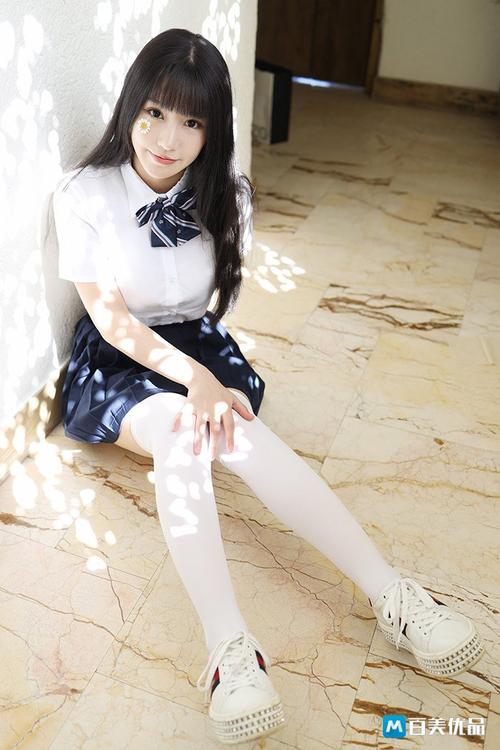 激萌学生妹朱可儿白皙巨乳撩裙诱惑(1/54图)