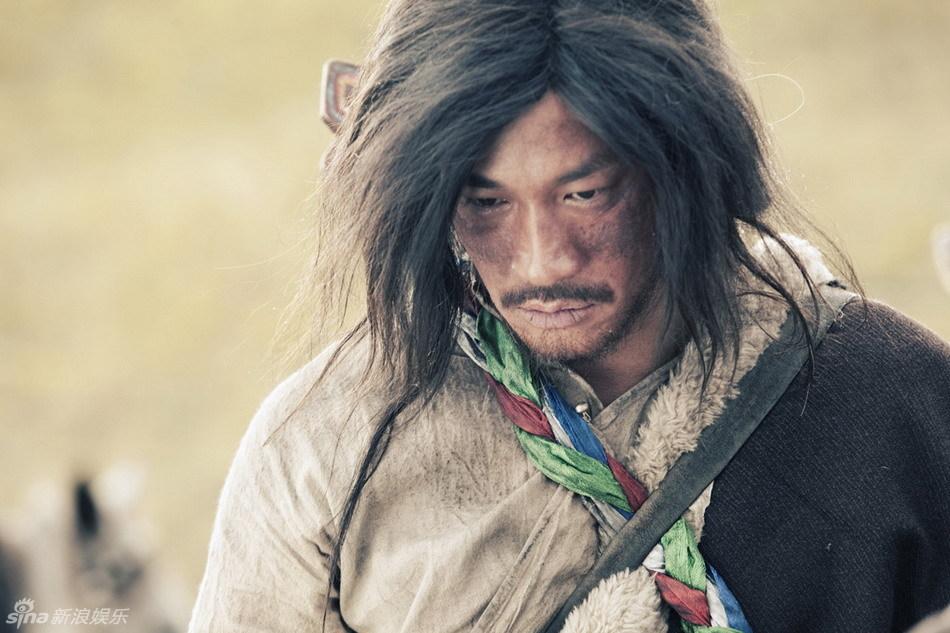 何润东扮农奴衣衫褴褛