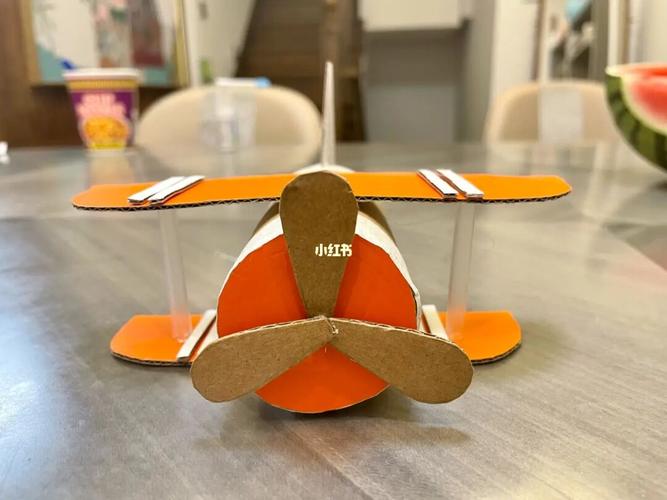 006与孩子的100个手工纸板变飞机