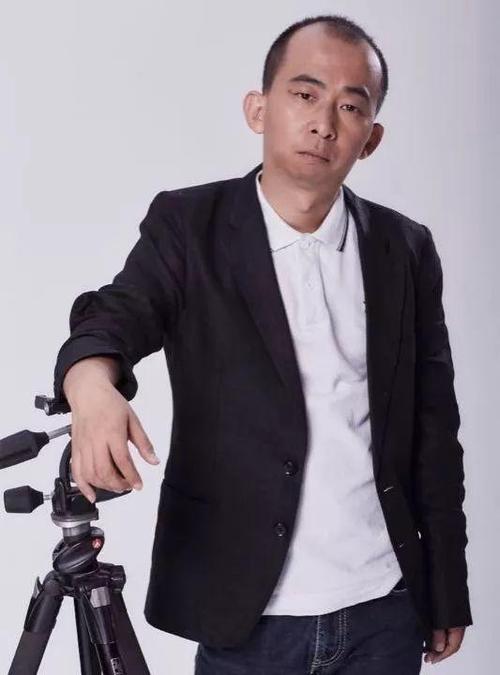 丑星巨兴茂从配角逆袭成百亿导演娶娇妻执导网红鼻祖