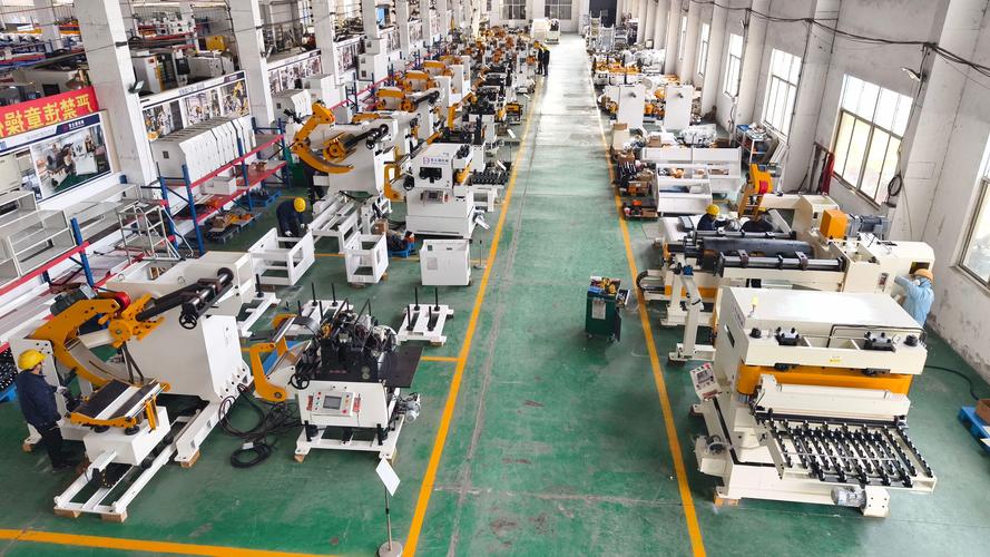 全景航拍冲床自动送料机工厂三合一送料机开卷机整平机车间逐一展示