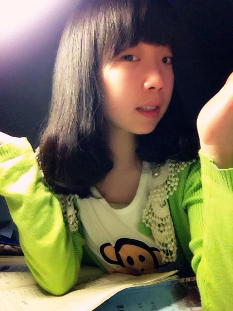 请评价这个女生.