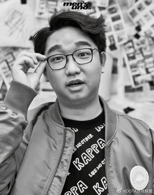 圣子华炼和俊豪登上了 时尚杂志,链子哥帅的呀
