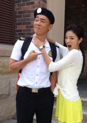 安以轩向陈小春妻子报备拍床戏(图)
