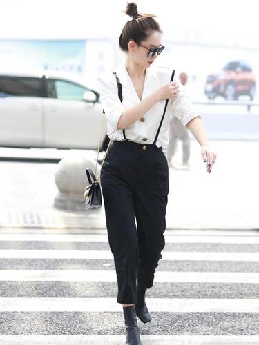 戚薇新造型清爽又帅气 解锁西装穿搭新方式,作为打底