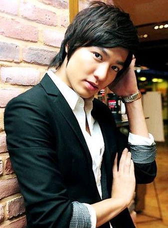 韩版"道明寺"李民浩拍戏遇车祸 车毁人无事